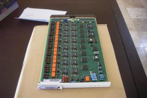 TN2183/TN2215 – аналоговая линия для различных стран (16 портов)